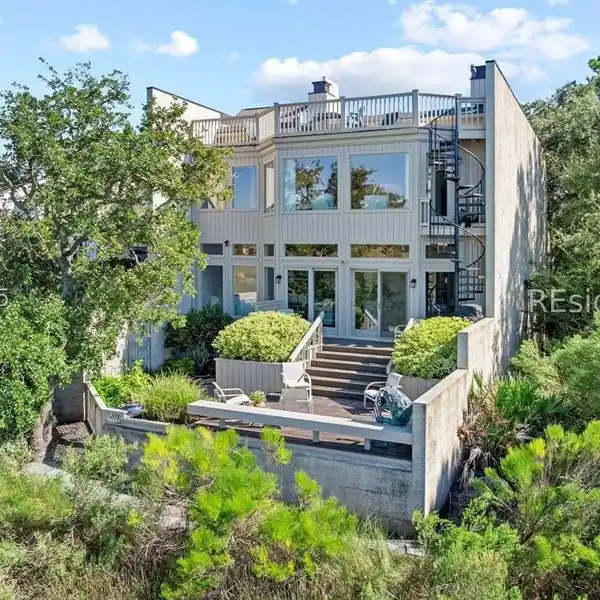 STUNNING MARSH VIEWS IN EXCLUSIVE SEA PINES