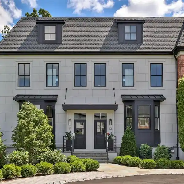 SOPHISTICATED LIVING AT ARMONK CLOSE