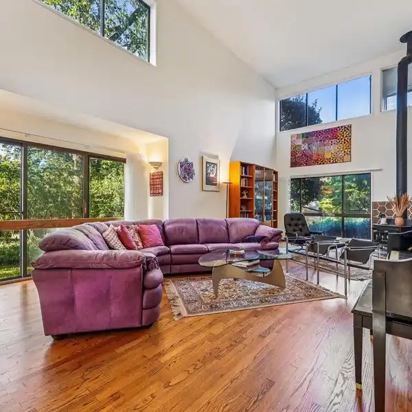 CHARMING CONTEMPORARY HOME