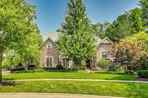 Beautiful Custom Home in Quiet Cul-de-sac Location