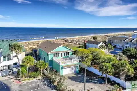 Incredible Beach House Right on the Oceanfront