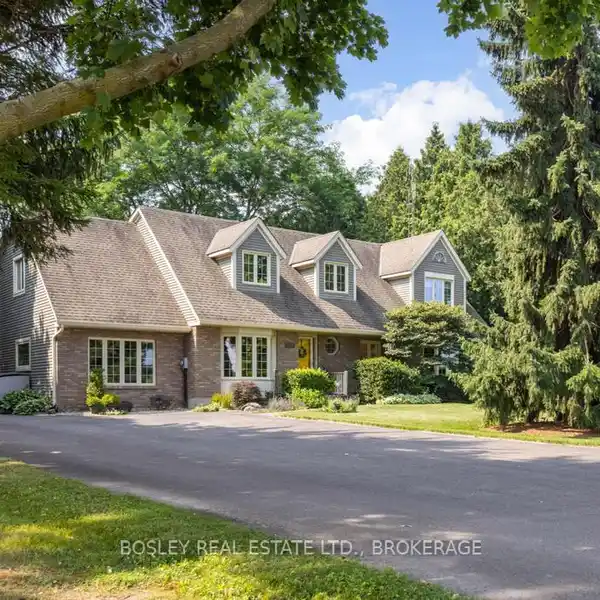 COUNTRY LIVING NEAR CITY CONVENIENCES