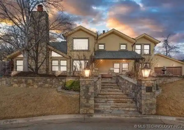 ONE-OF-A-KIND HOME IN WOODCREST ESTATES