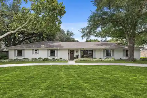 Beautifully Updated Home in Royal North Estates