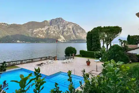 Waterfront Apartment with Stunning Lake Views