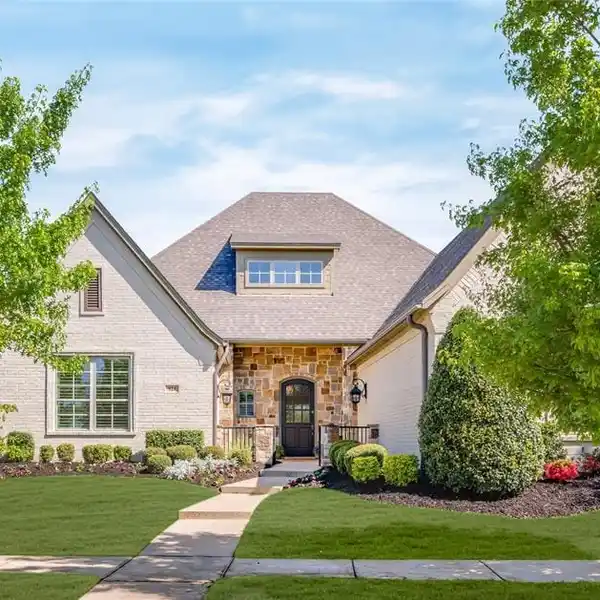 REFINED COMFORT AND THOUGHTFUL DESIGN IN A PEACEFUL SETTING