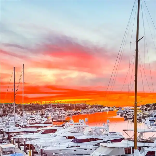 BEAUTIFUL END UNIT WATERFRONT HOME