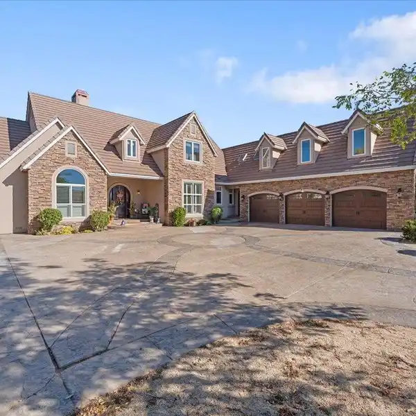 CUSTOM HOME WITH BREATHTAKING MT. ROSE VIEWS