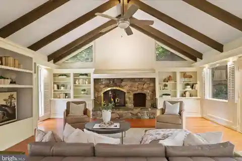 Elegant Colonial Home in a Peaceful Setting