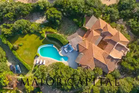 Expansive Nine Bedroom Villa in a Lush Setting