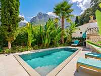 FANTASTIC TOWN HOUSE WITH POOL AND GARDEN