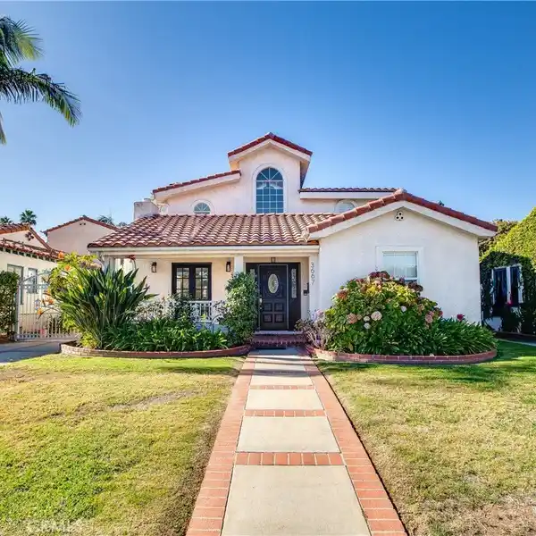 AN UNPARALLELED SANCTUARY IN MAR VISTA