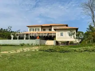Tuscan Style in a Beautiful Natural Setting