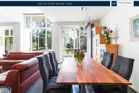 A Home to Fall in Love with – Stylish Architect-designed House with Conservatory and Fireplace