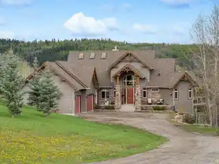 Exceptional Home in Prestigious Priddis Creek Estates