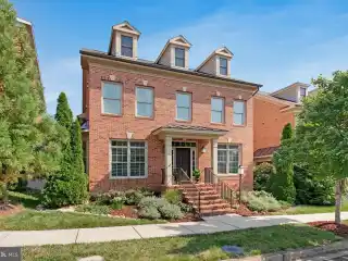 Show-Stopping 2014 Home with Gourmet Kitchen and Private Loft