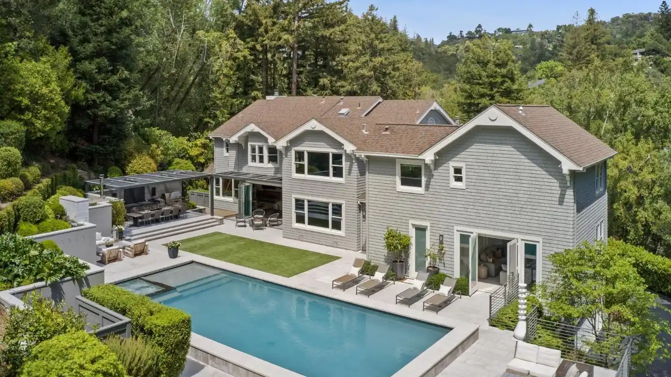 Extraordinary Gated Residence
