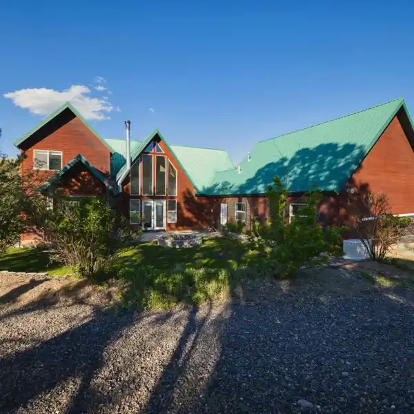 CHALET-STYLE HOME NEAR TOPAZ LAKE