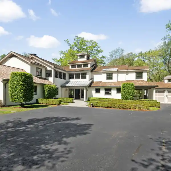 STUNNING CALIFORNIA STYLED HOME IN NEW CANAAN