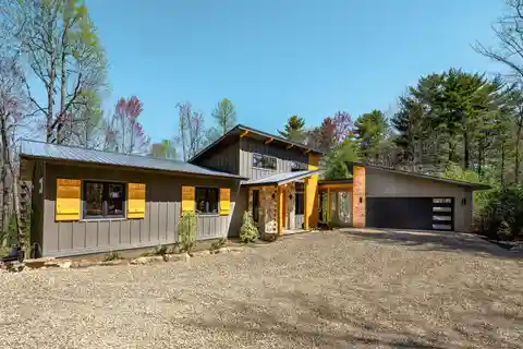 Custom Gem Blending Comfort and Style