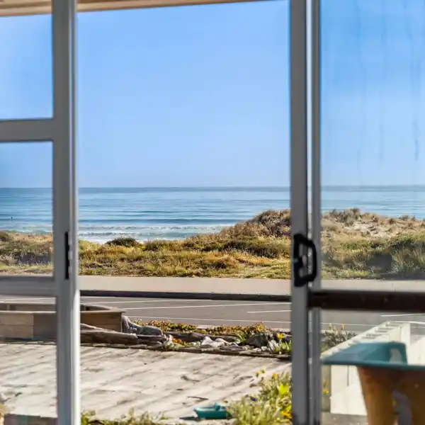 BEACHSIDE SIMPLICITY WITH ENDLESS POTENTIAL