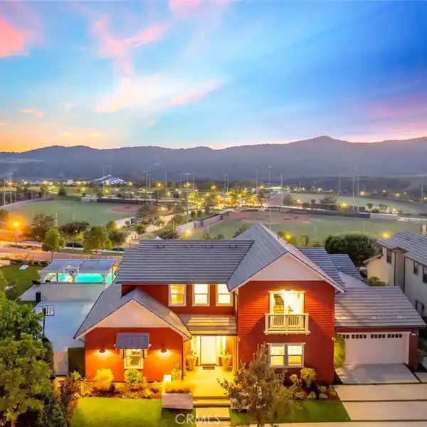 ARCHITECTURAL MASTERPIECE IN THE EXCLUSIVE TOPAZ ENCLAVE