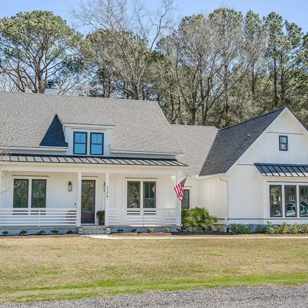 CUSTOM BUILDER'S PERSONAL HOME