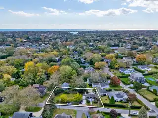 Charming Cottage in Quiet Southampton Village Setting