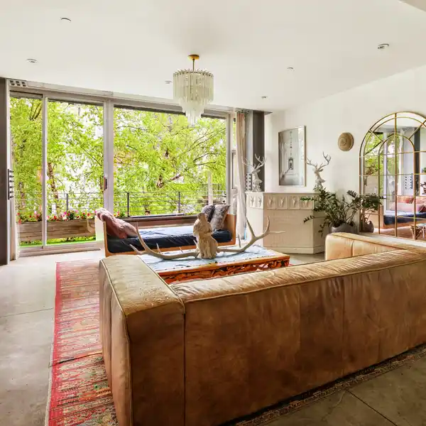 BOUTIQUE CONDO LIVING IN CARROLL GARDENS