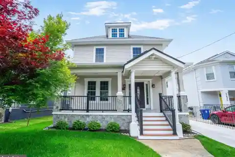 Spacious and Stylish Craftsman