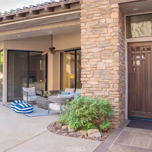 FULLY FURNISHED TURN KEY RETREAT