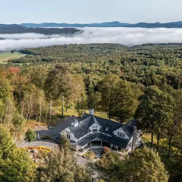 CLASSIC NEW ENGLAND RETREAT IN STOWE