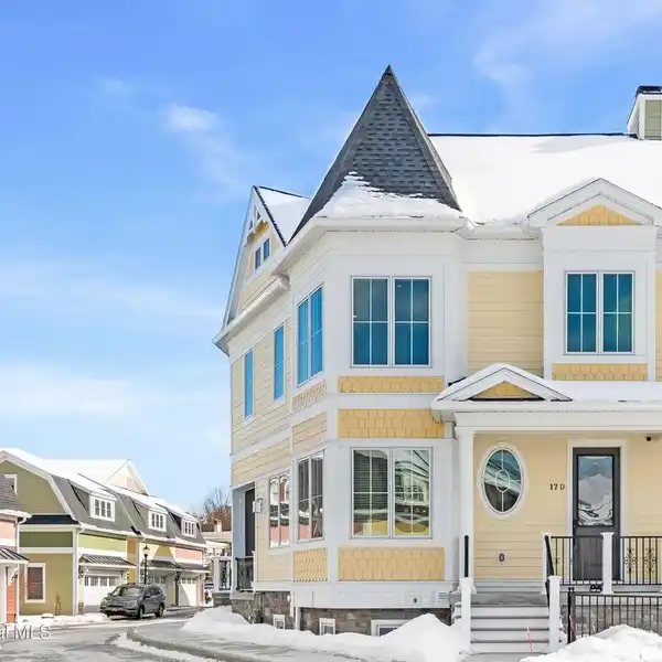 EXCEPTIONAL END-UNIT TOWNHOUSE
