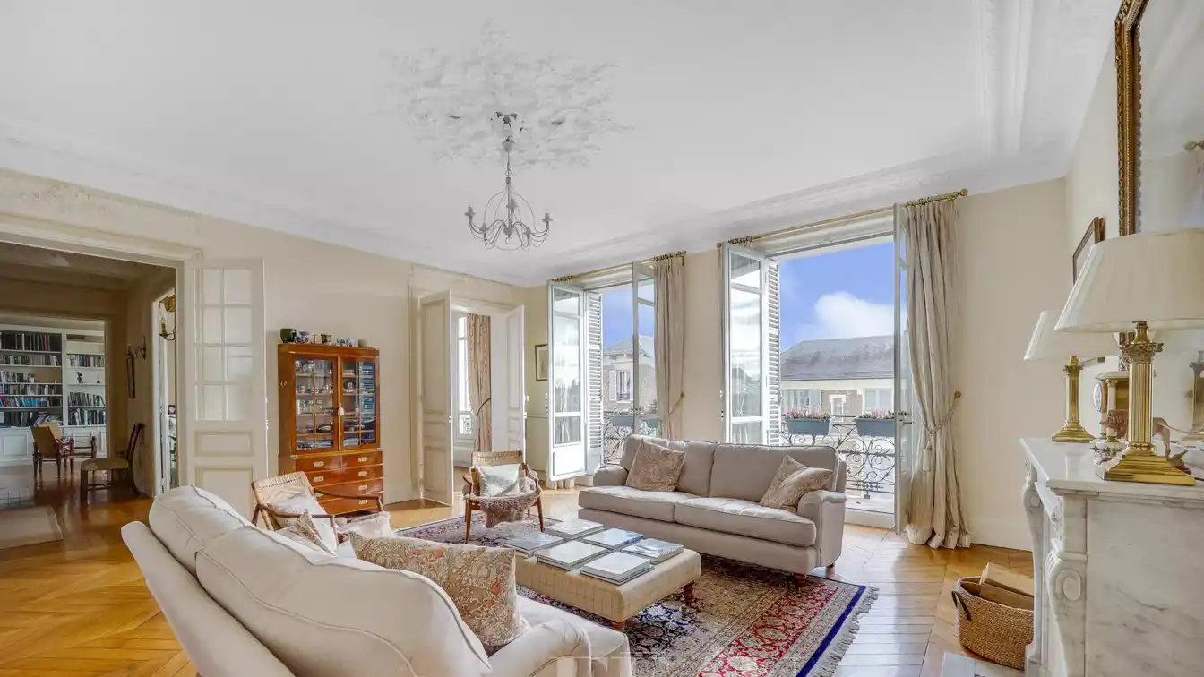 Beautiful Second Floor Apartment