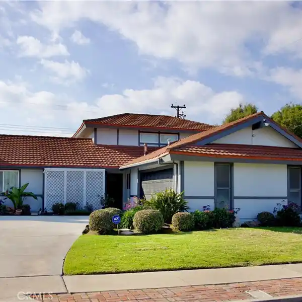 BEAUTIFULLY UPDATED SOMERSET HOME