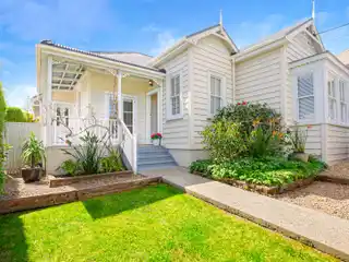 Beautifully Presented 1910 Devonport Family Villa