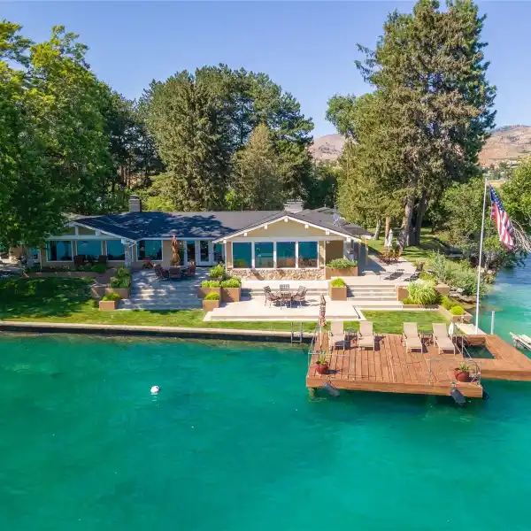 PRESTIGIOUS WATERFRONT PROPERTY