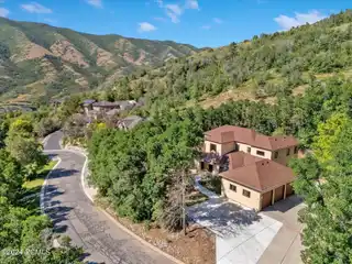 Spacious Home Near the Top of Emigration Place