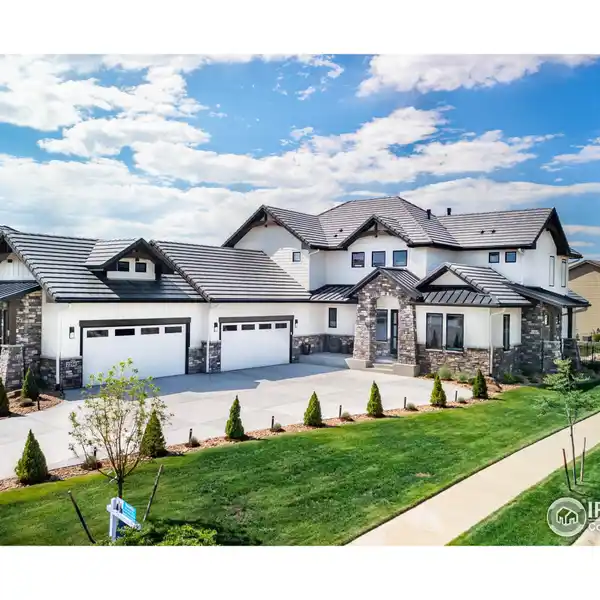 BEAUTIFUL CUSTOM HOME IN HERON LAKES