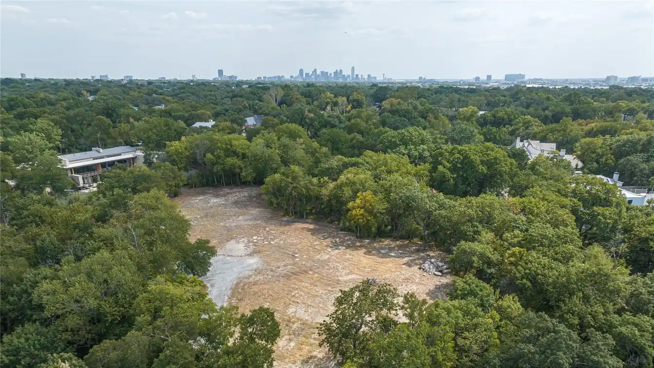Ideal Building Site in Prestigious Bluffview Estates