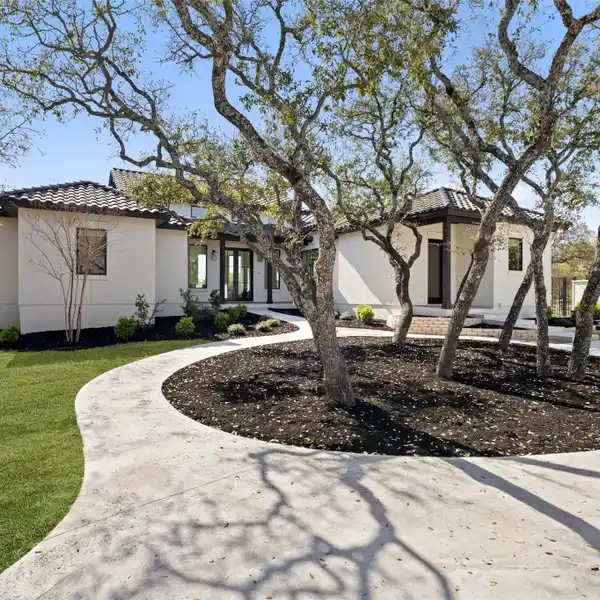 HILL COUNTRY ELEGANCE MEETS MODERN LUXURY
