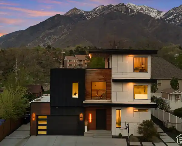 FRESH AND DISTINCTIVE MODERN HOME