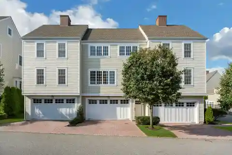 Meticulously Maintained Townhouse in Palmer Hill