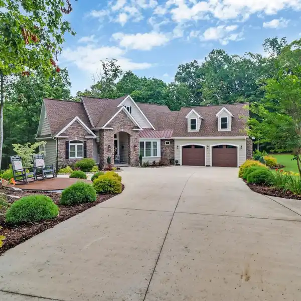 MAGNIFICENT CUSTOM HOME ON LAKE TARA