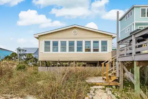 Adorable Oceanfront Cottage