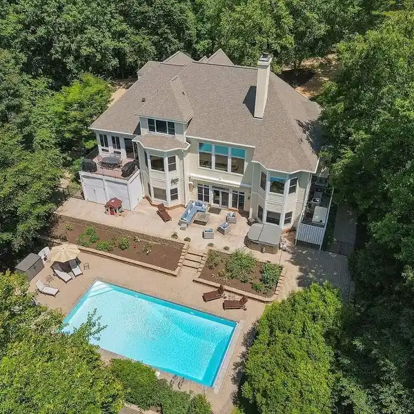 PRIVATE RETREAT IN STONEHOUSE AT MILL POND