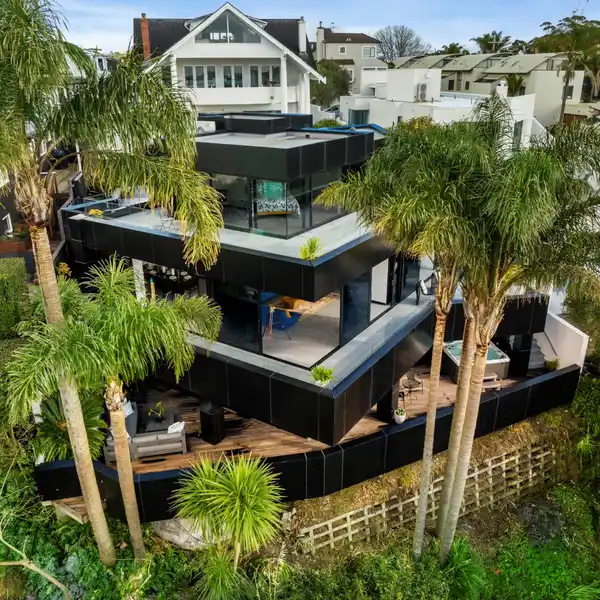 PANORAMIC HARBOUR RETREAT WITH LIFT AND WINE CELLAR