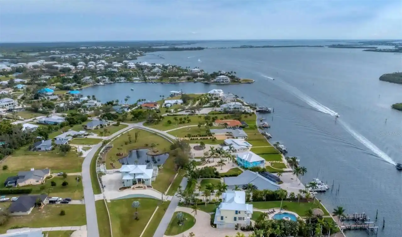Incredibly Rare Gated Compound in the Historic Cape Haze