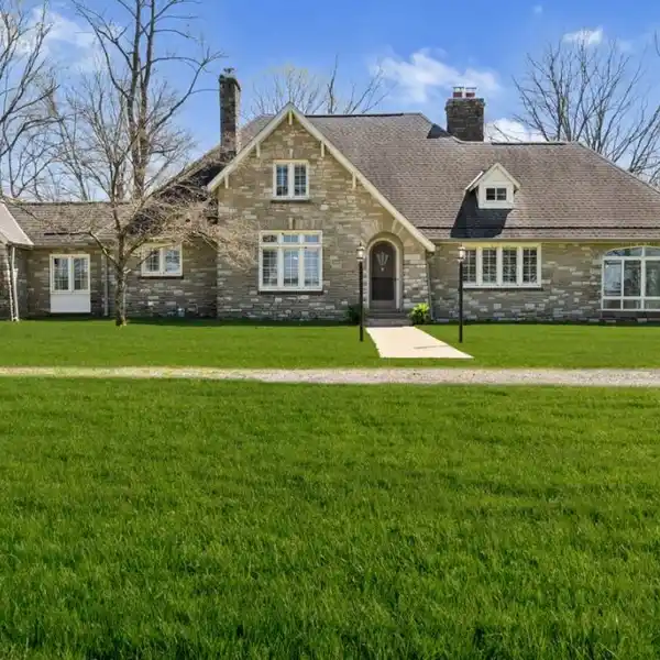 ICONIC 1930S ESTATE WITH STONE WALL FRONTAGE