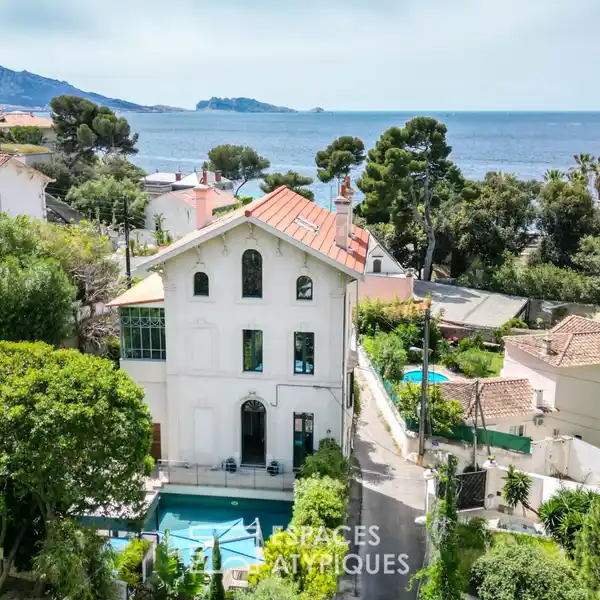 PRESTIGIOUS PRIVATE MANSION WITH SEA VIEW